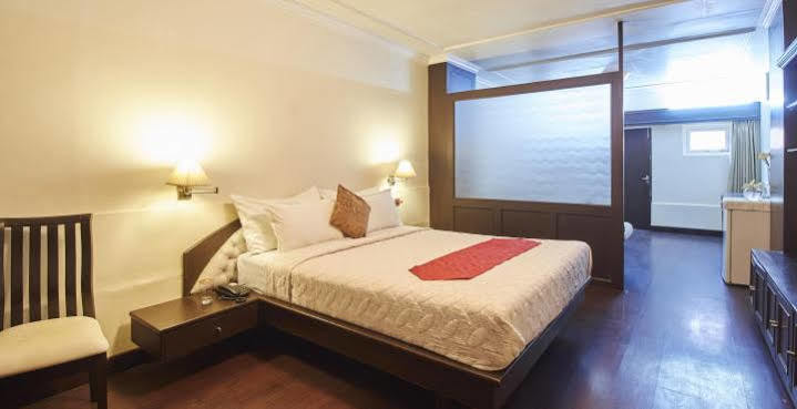Juhu Hotel Мумбаи Экстерьер фото