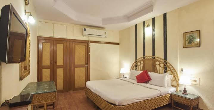 Juhu Hotel Мумбаи Экстерьер фото